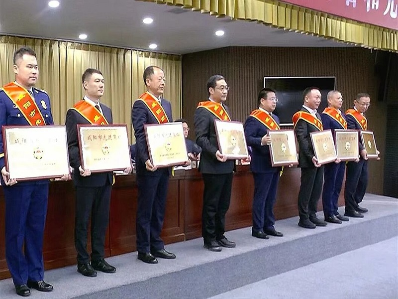 喜報(bào)！咸陽(yáng)路橋工程公司榮獲咸陽(yáng)市 “先進(jìn)集體”榮譽(yù)稱(chēng)號(hào)